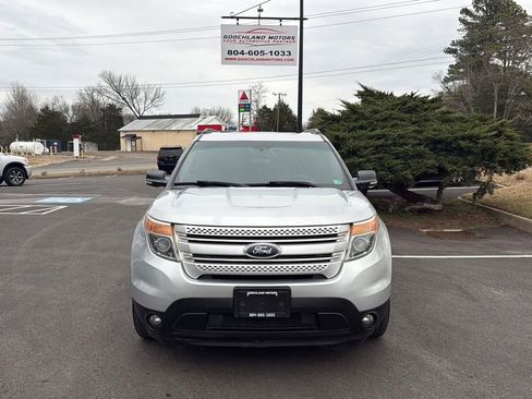 Used 2015 Ford Explorer XLT w/ Equipment Group 202A image 2