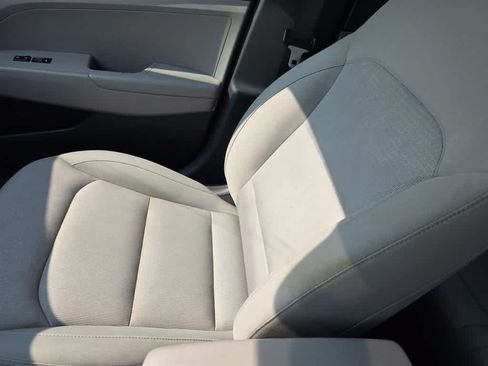 Used 2017 Hyundai Elantra SE FWD image 24