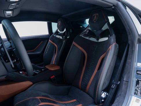 Used 2023 Lamborghini Huracan Tecnica RWD image 21