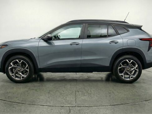 Used 2025 Chevrolet Trax LT image 5