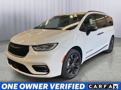 Used 2024 Chrysler Pacifica Touring-L w/ Road Tripper Package