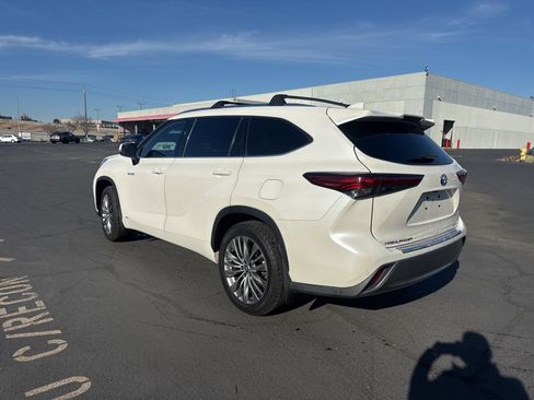 Certified 2020 Toyota Highlander Platinum image 5