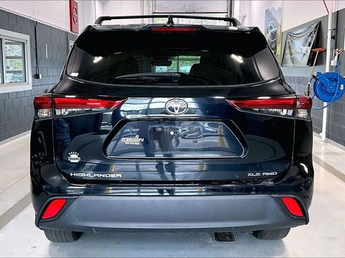 Used 2023 Toyota Highlander XLE image 5