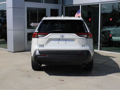 Used 2021 Toyota RAV4 XLE Premium AWD/4WD image 7