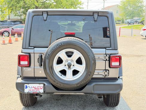 Used 2018 Jeep Wrangler Unlimited Sport S AWD/4WD image 5