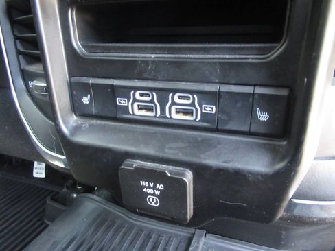 Used 2022 RAM 3500 Laramie AWD/4WD image 11