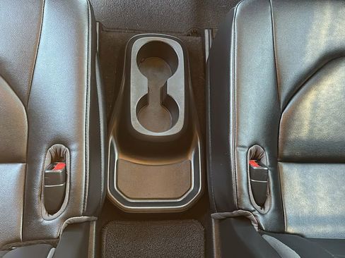 Used 2023 Toyota Highlander L image 32