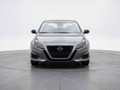Used 2025 Nissan Altima 2.5 SV image 2