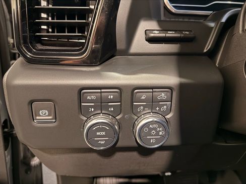 Used 2023 GMC Sierra 1500 AT4 w/ AT4 Premium Package image 16