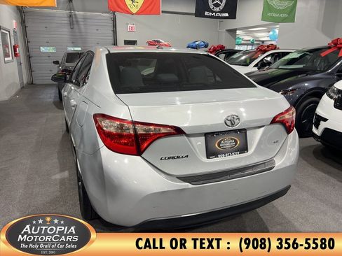 Used 2017 Toyota Corolla LE w/ LE Premium Package w/Moonroof FWD image 3