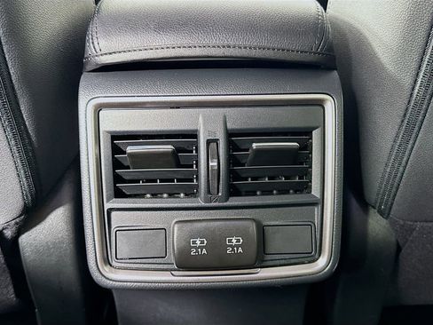 Used 2024 Subaru Forester Premium image 27