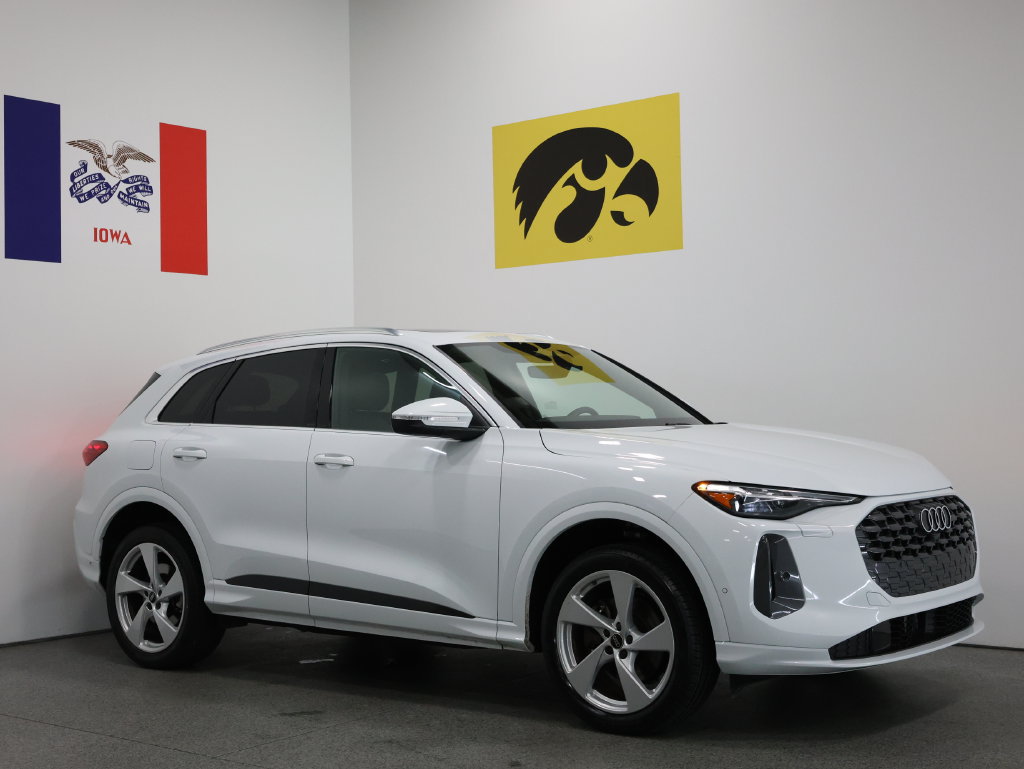 Certified 2025 Audi Q5 Premium w/ Premium Plus AWD/4WD image 1