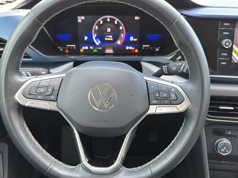 Certified 2022 Volkswagen Taos SE FWD image 11