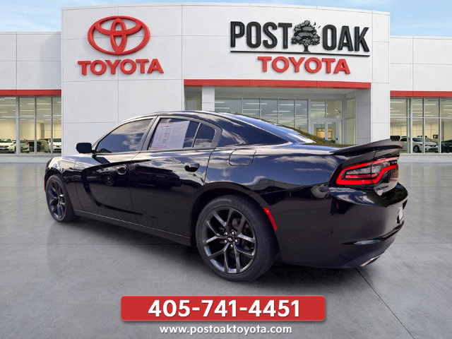 Used 2019 Dodge Charger SXT w/ Blacktop Package RWD image 3