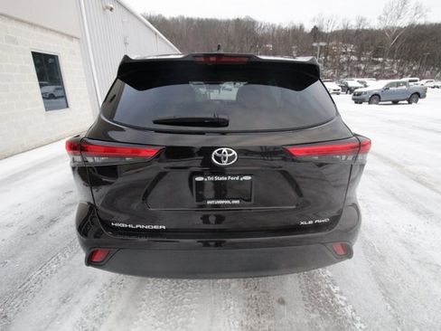 Used 2022 Toyota Highlander XLE image 9