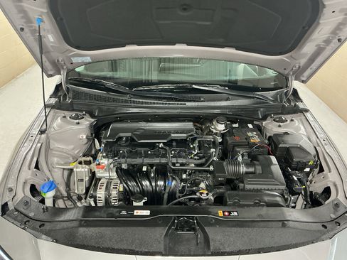 Certified 2024 Hyundai Elantra Limited FWD image 17