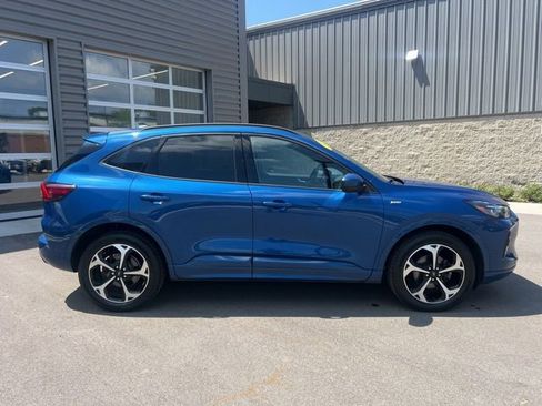 Used 2023 Ford Escape ST-Line Elite w/ Premium Technology Package AWD/4WD image 4