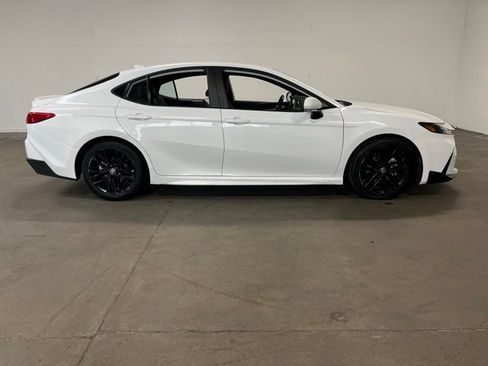 Used 2025 Toyota Camry SE FWD image 2