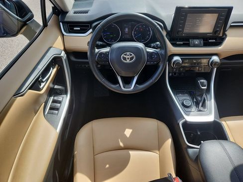 Used 2022 Toyota RAV4 XLE Premium AWD/4WD image 7