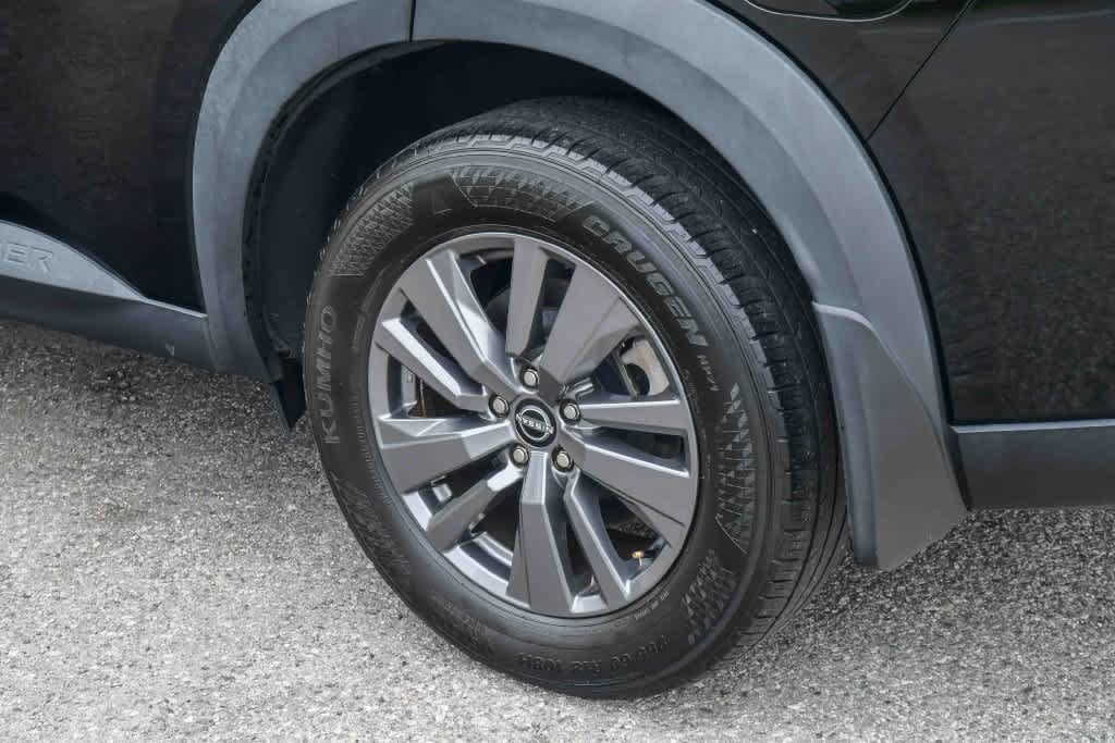 Used 2024 Nissan Pathfinder SV w/ SV Premium Package FWD image 12