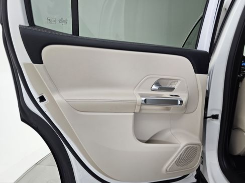 Used 2020 Mercedes-Benz GLB 250 4MATIC image 13