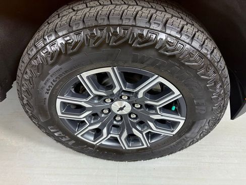 Used 2025 Chevrolet Colorado Z71 image 11