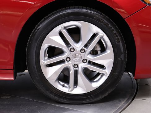 Used 2018 Honda Accord LX image 29