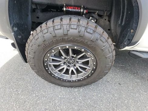 Used 2020 Toyota Tacoma TRD Off-Road w/ TRD Premium Off Road Package AWD/4WD image 27