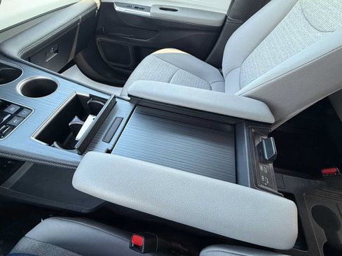 Certified 2026 Toyota Sienna LE AWD/4WD image 32