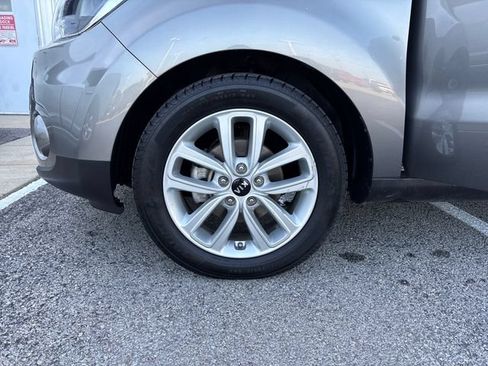 Used 2017 Kia Soul + FWD image 27