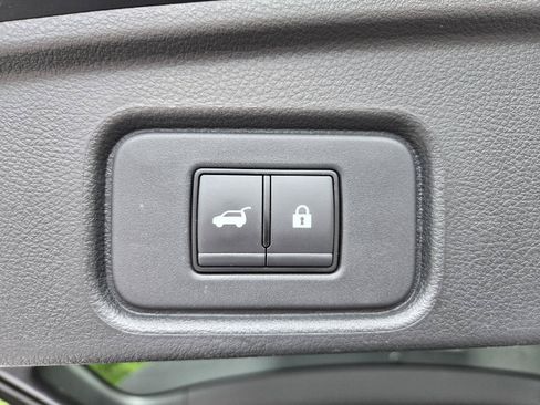Used 2023 Nissan Pathfinder SV w/ SV Premium Package AWD/4WD image 10