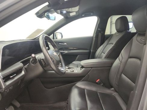 Used 2024 Cadillac XT4 Luxury w/ Cold Weather Package image 23