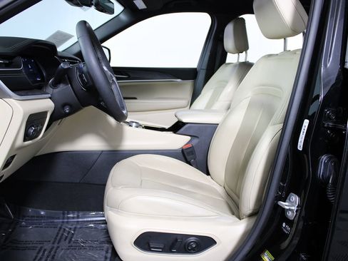 Used 2023 Jeep Grand Cherokee L Limited w/ Luxury Tech Group II image 31