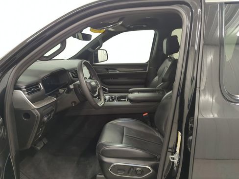 Used 2022 Jeep Wagoneer Series II AWD/4WD image 18