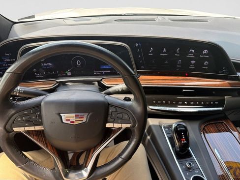 Used 2022 Cadillac Escalade Luxury AWD/4WD image 33