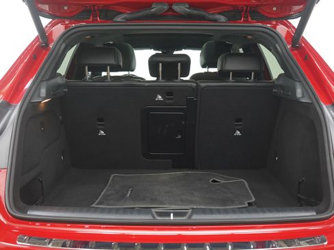 Used 2019 Mercedes-Benz GLA 250 4MATIC w/ Premium Package image 18