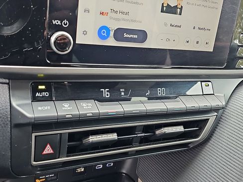 Used 2025 Toyota Camry SE image 16