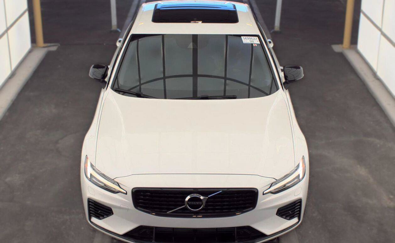 Used 2022 Volvo S60 T8 R-Design Expression w/ Premium Package AWD/4WD image 17