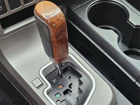 Used 2010 Toyota Tundra Limited w/ Platinum Pkg image 15