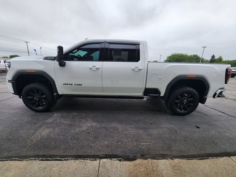 Used 2024 GMC Sierra 2500 AT4 w/ AT4 Preferred Package AWD/4WD image 10
