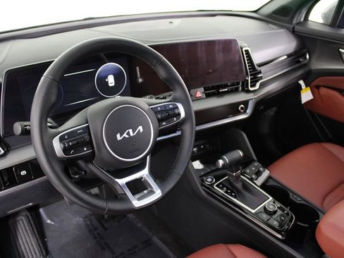 Used 2025 Kia Sportage SX image 4