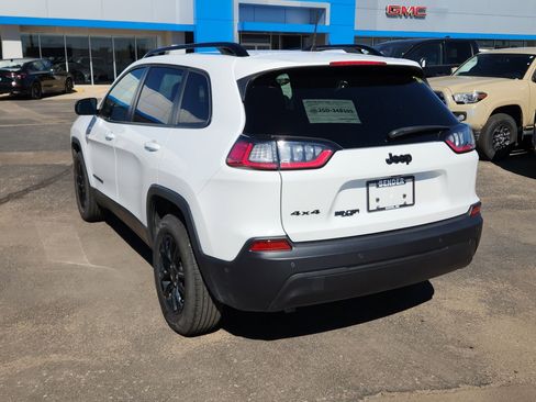 Used 2023 Jeep Cherokee Altitude Lux image 3