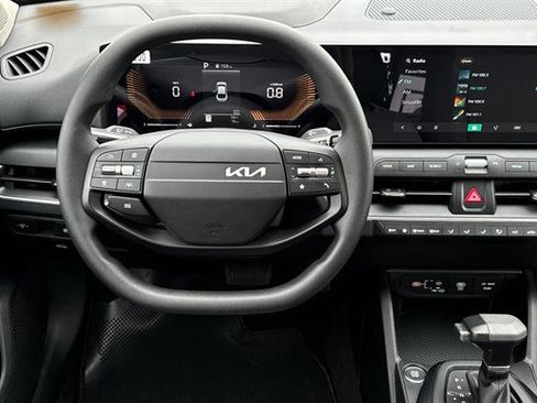 New 2025 Kia K4 LXS image 16