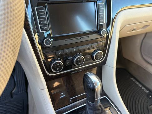 Used 2014 Volkswagen Passat TDI SEL Premium image 17