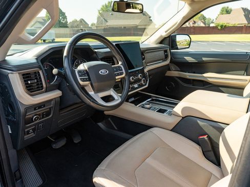 Used 2024 Ford Expedition Limited RWD image 11