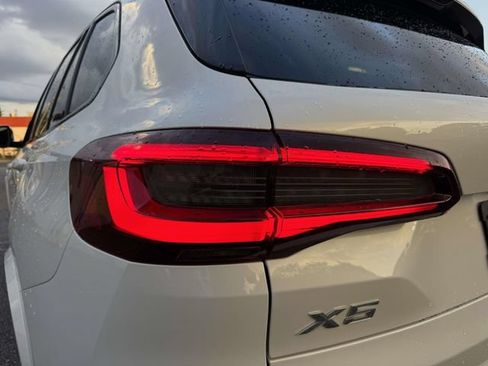 Used 2022 BMW X5 xDrive40i w/ M Sport Package AWD/4WD image 16