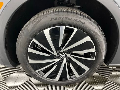 Used 2025 Volkswagen ID.4 Pro image 12