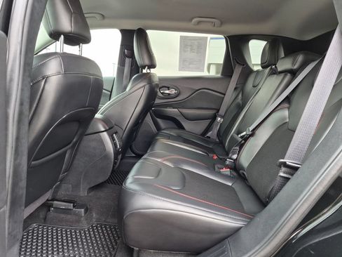 Used 2020 Jeep Cherokee Trailhawk w/ Cold Weather Group AWD/4WD image 19
