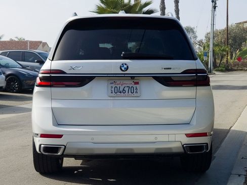 Used 2024 BMW X7 xDrive40i w/ Premium Package image 32