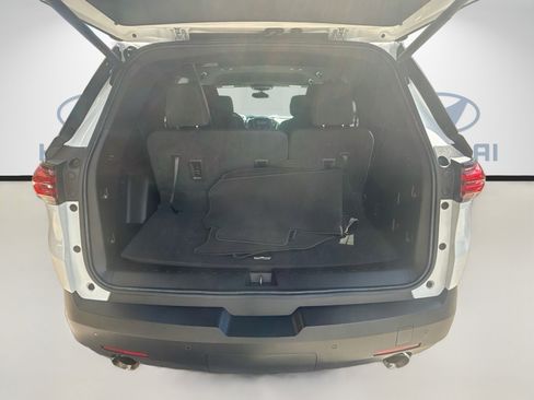 Used 2022 Chevrolet Traverse LT FWD image 24